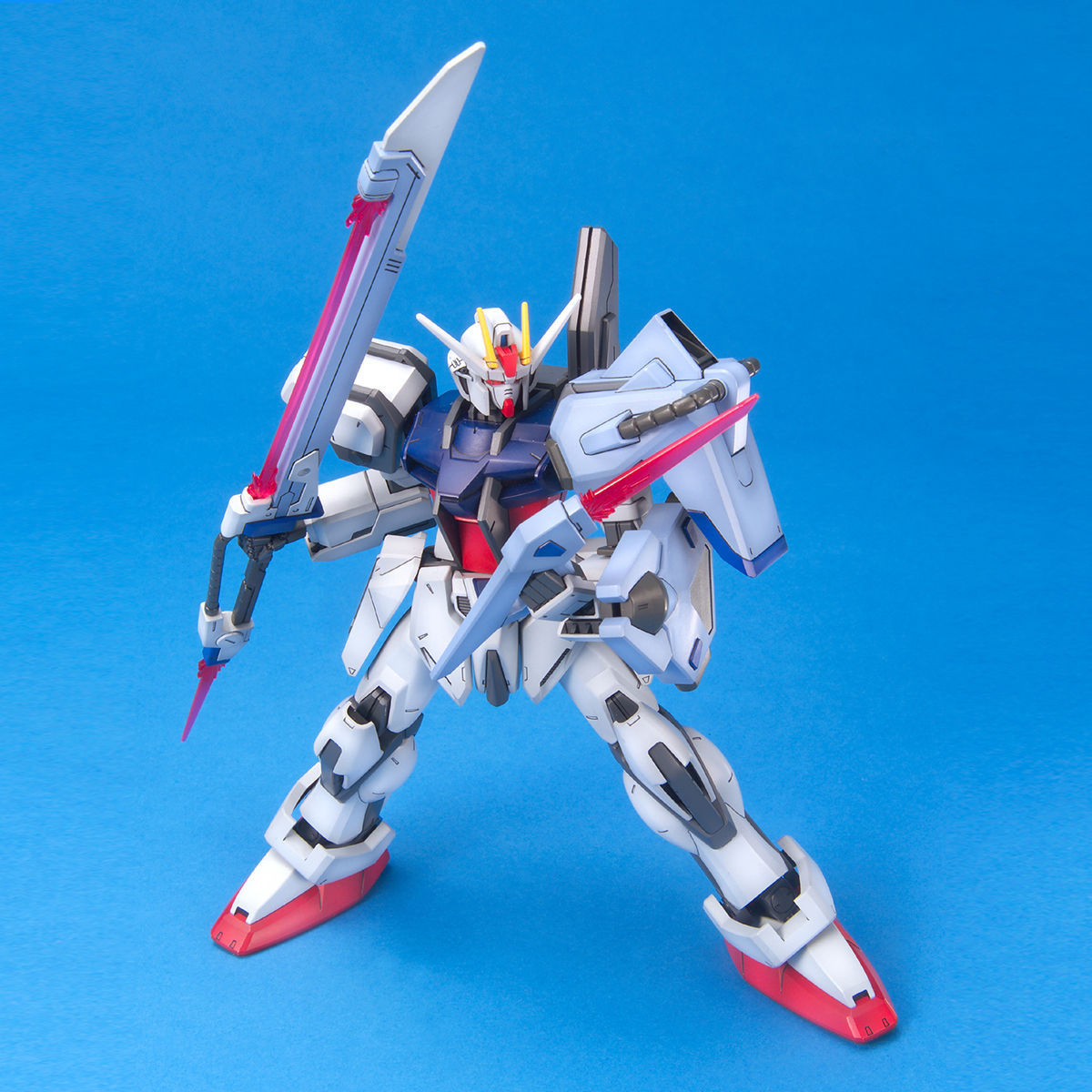 1/100 ソードストライクガンダム | GUNDAM Official Website