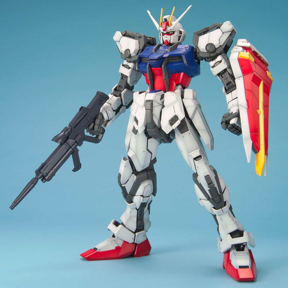 [素組み完成品] PG ストライクガンダム PG 1/60 ストライクガンダム | GUNDAM Official Website