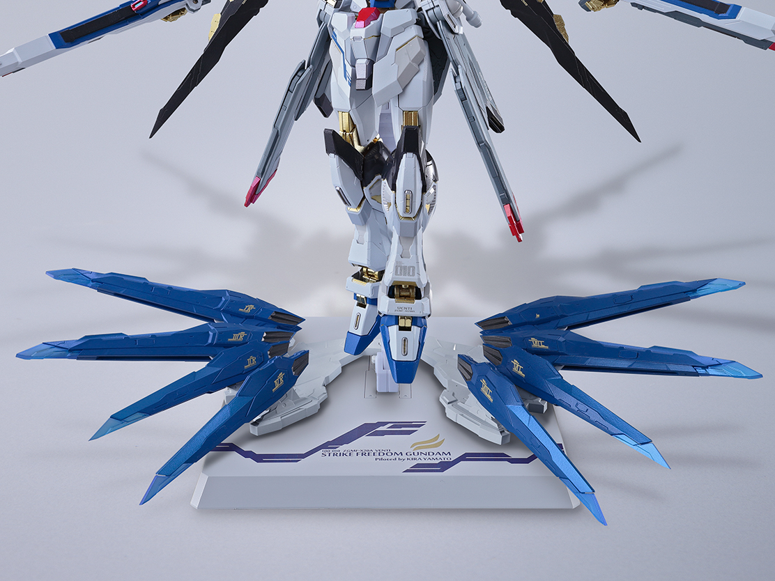 METAL BUILD ストライクフリーダムガンダム ＜リバイバル版＞」6月発売