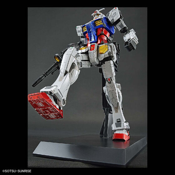 1/100 RX-78F00 ガンダム [チタニウムフィニッシュ] | GUNDAM Official