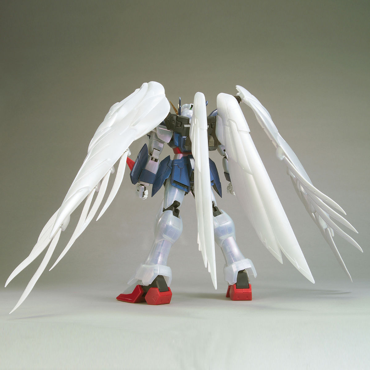 PG 1/60 ウイングガンダムゼロ（EW版）パールミラーコーティング