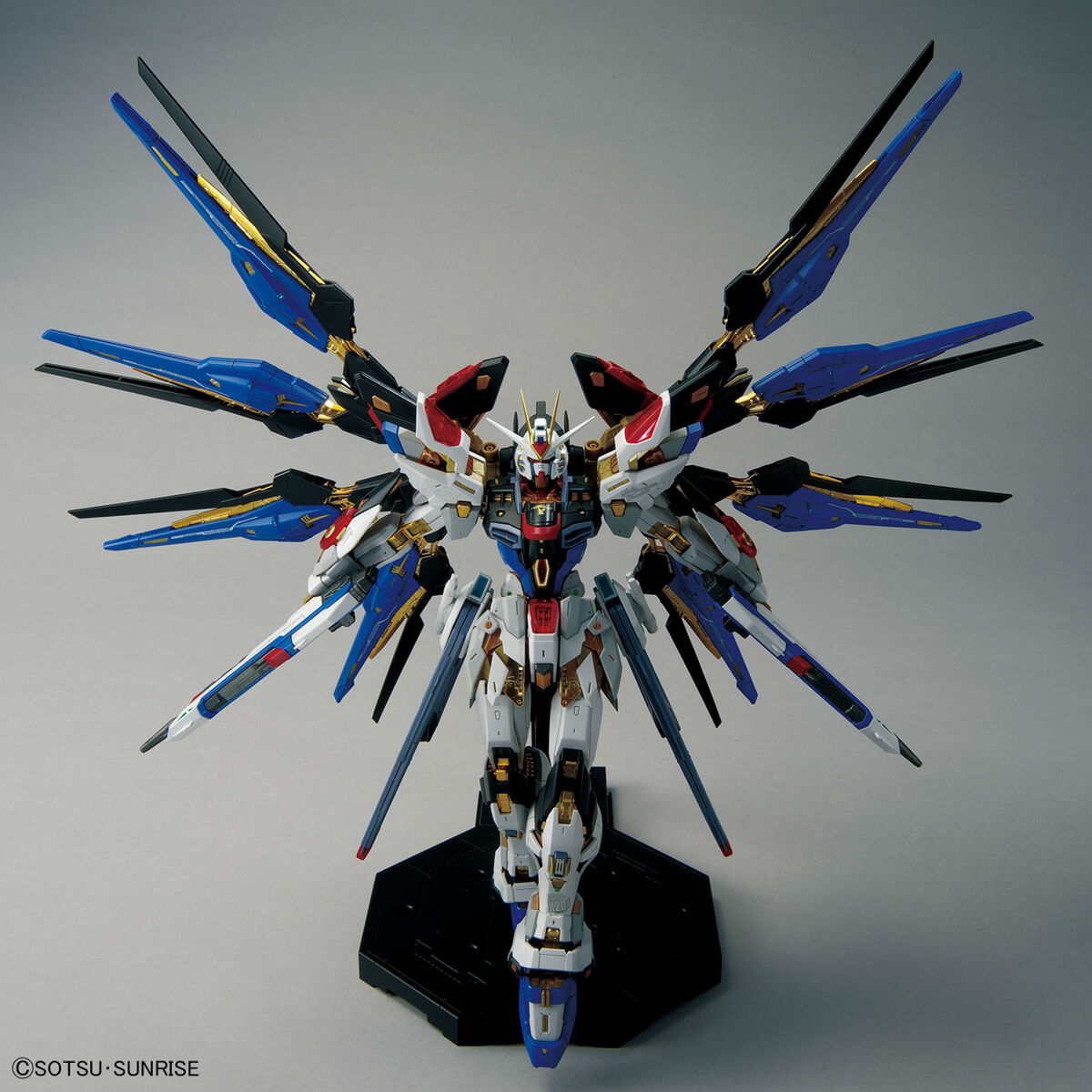 MGEX 1/100 ストライクフリーダムガンダム | GUNDAM Official Website