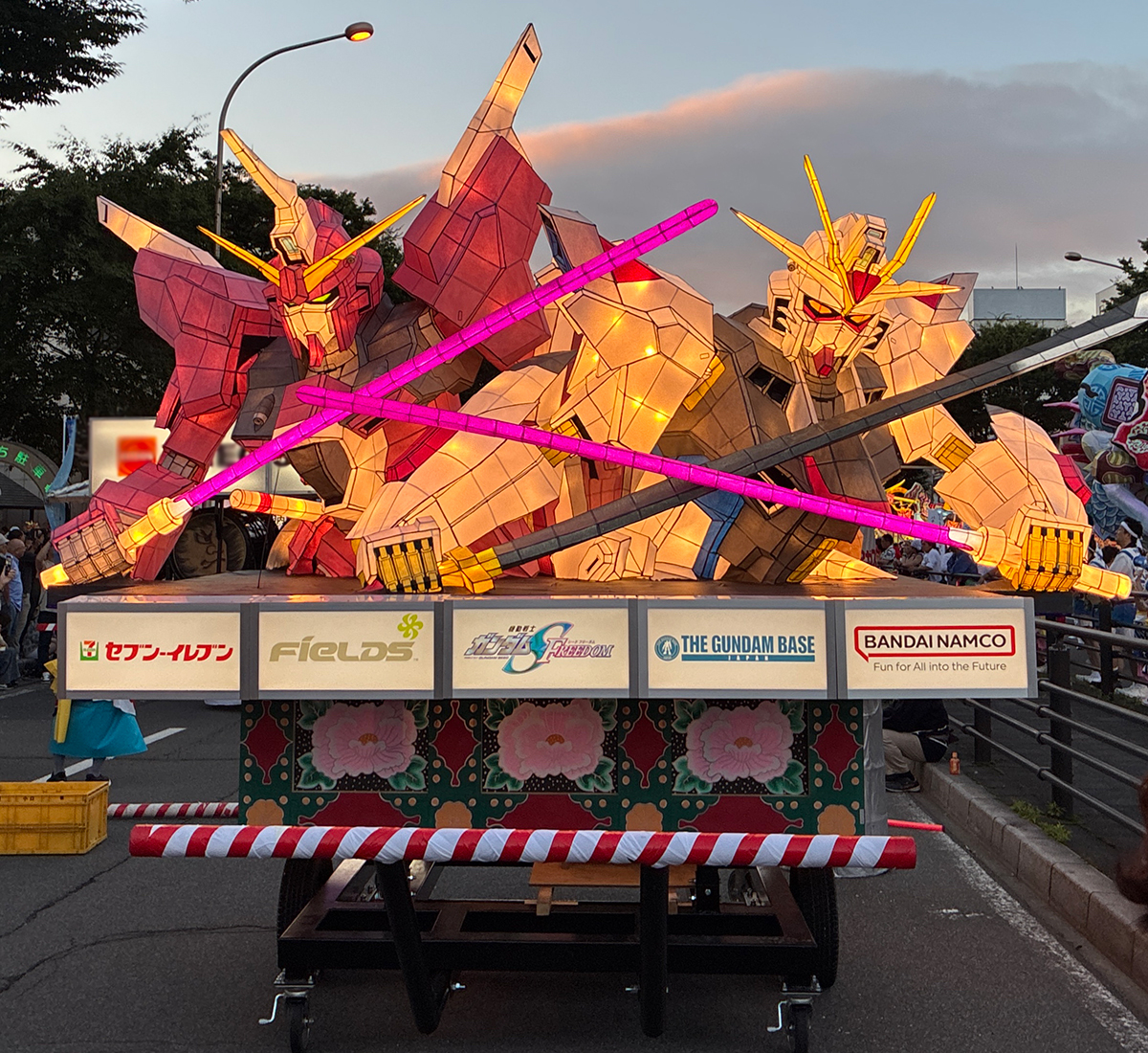 【極稀少/現地限定】ガンダムSEED FREEDOM 青森ねぶた祭 限定 大迫力の「ガンダムSEEDねぶた」が青森を練り歩く模様に加え、制作課程