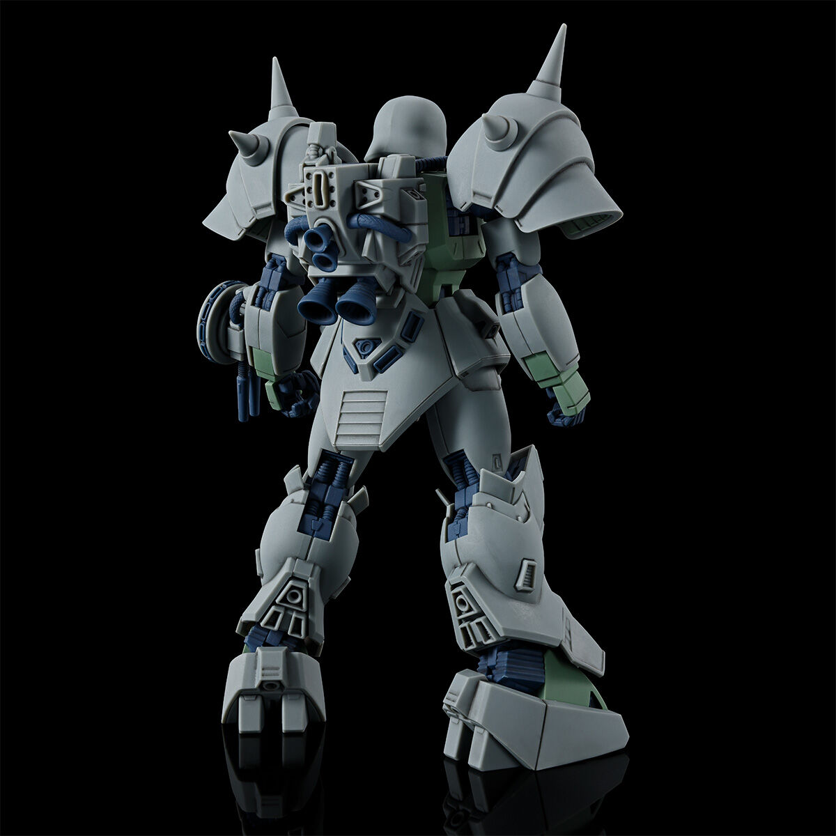 RE/100 Denan Zon - tampilan samping dengan senjata lengkap