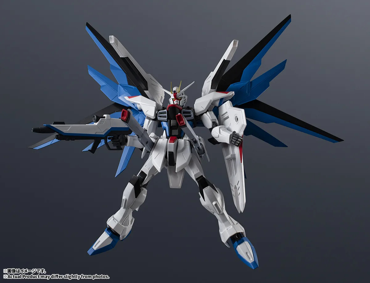 上海バンナムフラッグシップ店限定発売 WINGZERO FREEDOM RX78 GUNDAM UNIVERSE」シャア専用ザクII、ウイングガンダムゼロ（EW