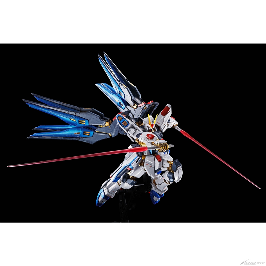 RG ストライクフリーダムガンダム［チタニウムフィニッシュ］」本日