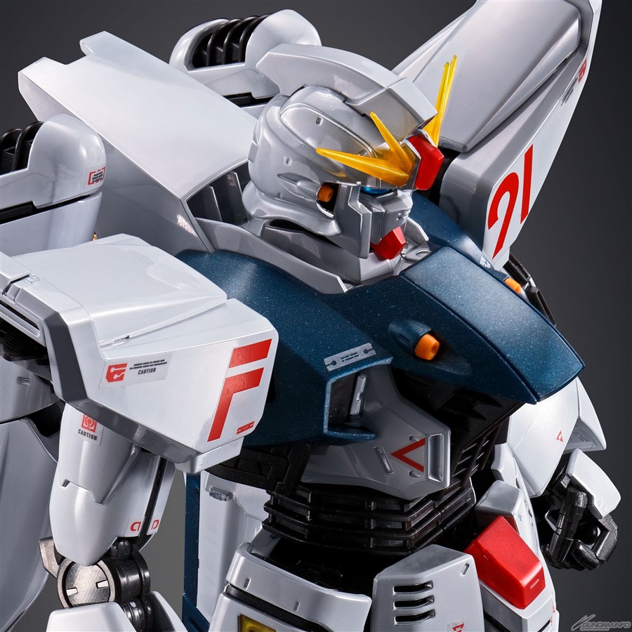 MG ガンダムF91 Ver.2.0［チタニウムフィニッシュ］」＆「RE/100