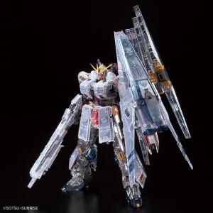 ガンダムベースにて「HG シャア専用ザクII［メタリック］」や「RG ν