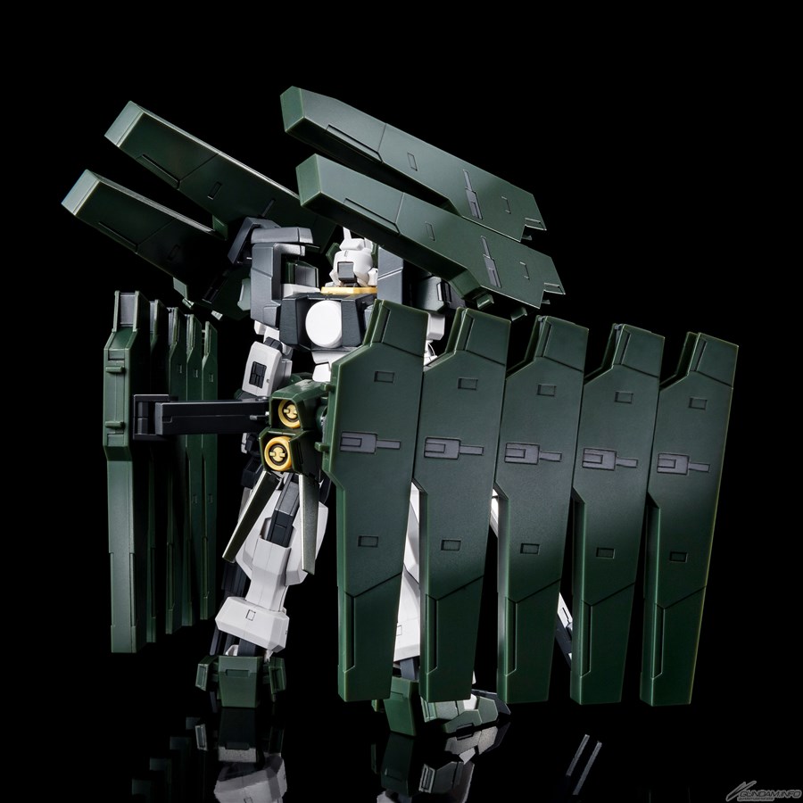 ガンダムハルート＆ガンダムサバーニャ最終決戦仕様セット 劇場版 機動戦士ガンダム00』最終決戦仕様のガンダムサバーニャと