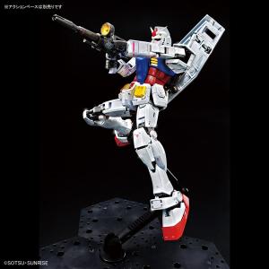 ガンダムベースにて「MG ガンダム Ver.3.0［チタニウムフィニッシュ