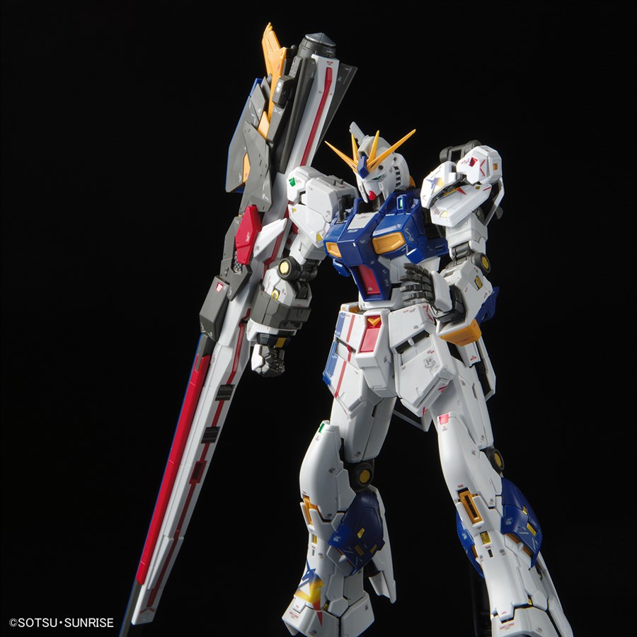 実物大νガンダム立像のガンプラ「RG RX-93ff νガンダム」ガンダム