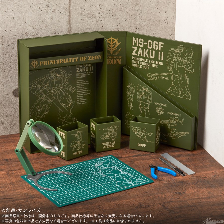表紙のエンブレムは金の箔押し仕様！「機動戦士ガンダム ジオン公国軍