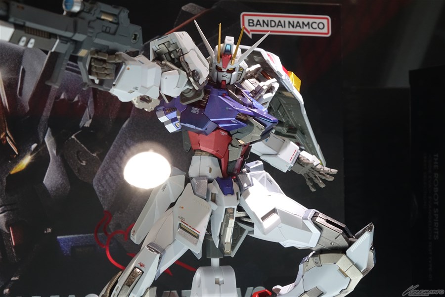 TNST Limited Edition METAL BUILD Strike Gundam -Heliopolis Rollout