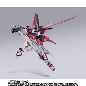 新規彩色の「エールストライカー」とともに登場！「METAL BUILD