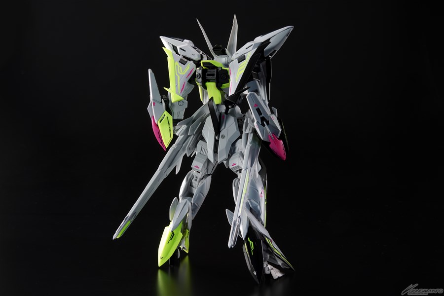 中国にて「MG エクリプスガンダム＋マニューバストライカー［サイバラ