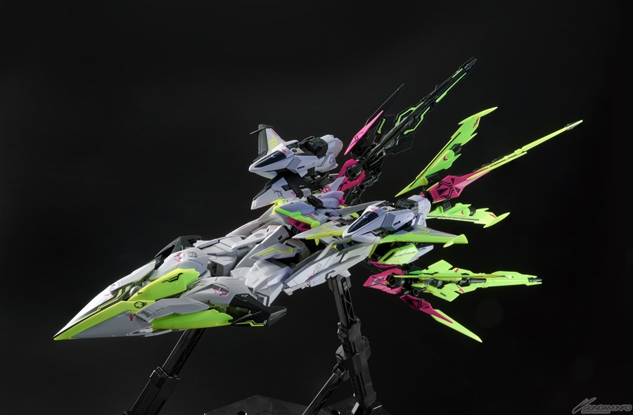 中国にて「MG エクリプスガンダム＋マニューバストライカー［サイバラ