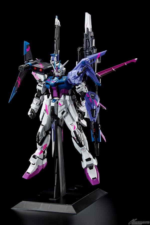 中国にて「MG エクリプスガンダム＋マニューバストライカー［サイバラ