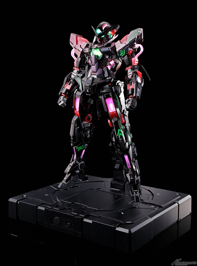 中国にて「MG エクリプスガンダム＋マニューバストライカー［サイバラ