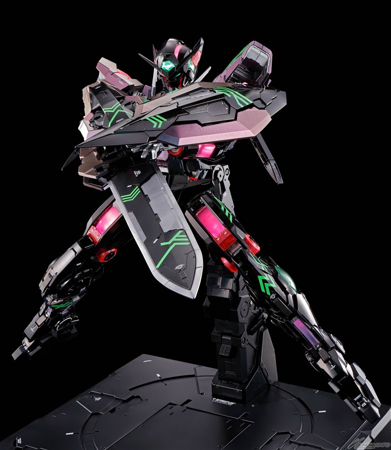 中国にて「MG エクリプスガンダム＋マニューバストライカー［サイバラ