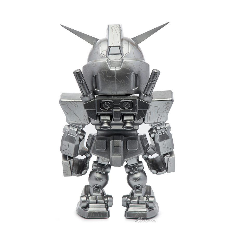 AAPE BY A BATHING APE®コラボ！フィギュア「QMSV RX-78-2 GUNDA Ver