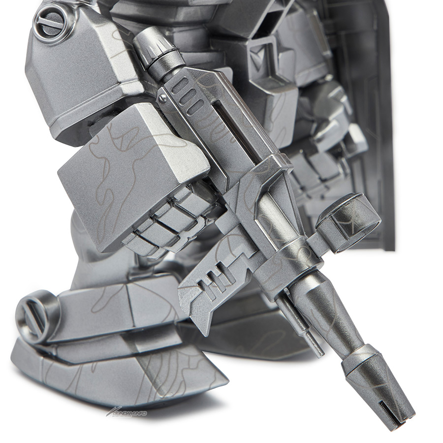 AAPE BY A BATHING APE®コラボ！フィギュア「QMSV RX-78-2 GUNDA Ver