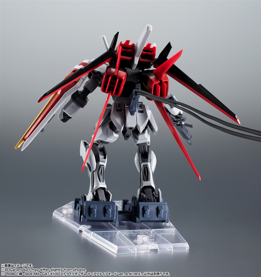 ケーブルやカタパルトパーツが付属！「ROBOT魂 ストライクガンダム