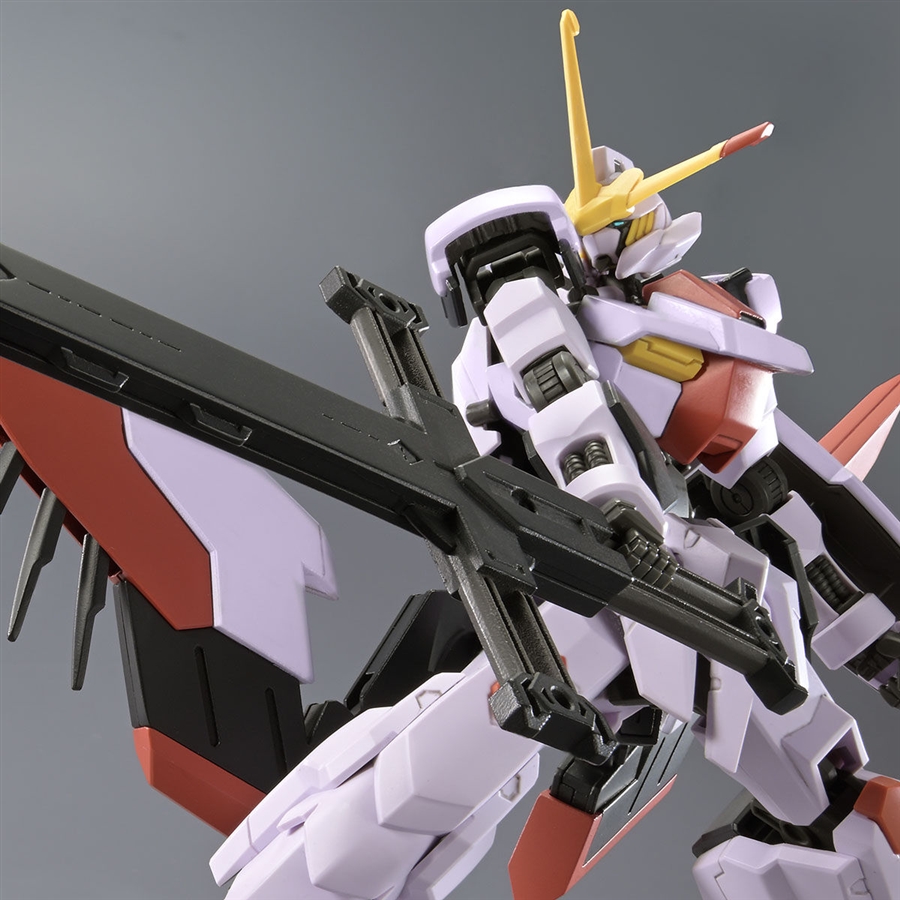 機体の胸部や肩部、腰部バックパックは新規造形！「HG ガンダム端白星