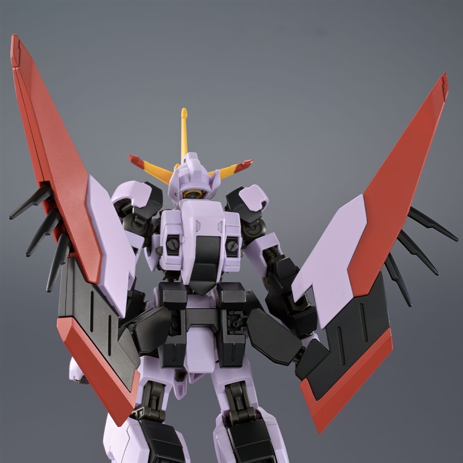 機体の胸部や肩部、腰部バックパックは新規造形！「HG ガンダム端白星