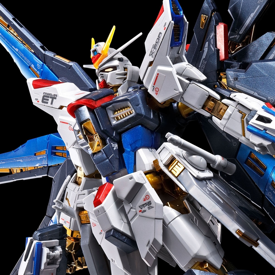 RG ストライクフリーダムガンダム［チタニウムフィニッシュ］」ほか