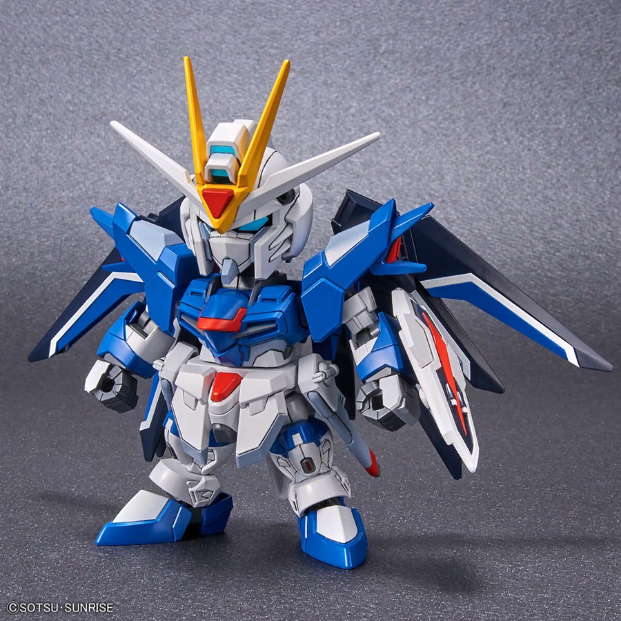 RG ストライクフリーダムガンダム［チタニウムフィニッシュ］」ほか