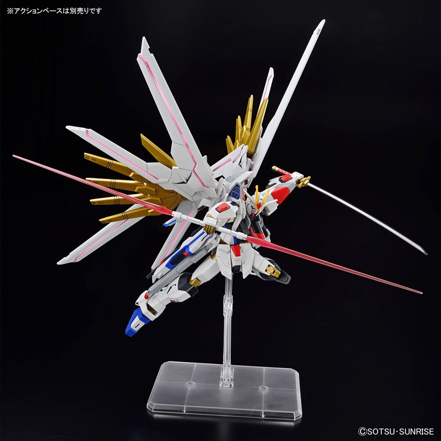 HG マイティーストライクフリーダムガンダム」がガンダムベース