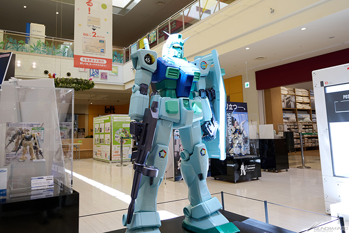 記念カラーのガンダム立像や特別仕様のランナー回収BOXが登場