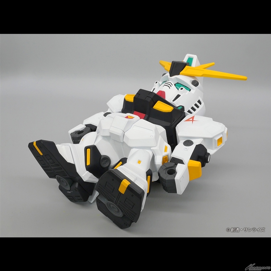 ジャンボソフビフィギュアSD νガンダム」本日より予約開始！巨大な