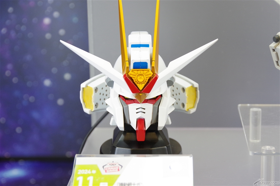 ラクスのパイロットスーツ姿のフィギュアやマイティーストライク