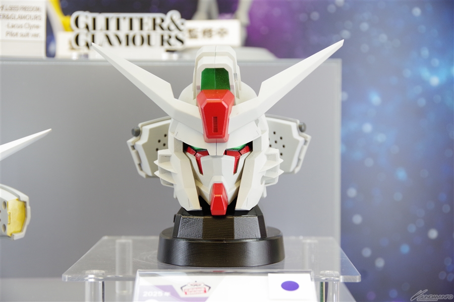 ラクスのパイロットスーツ姿のフィギュアやマイティーストライク