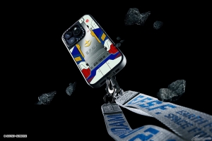 ガンダム＆シャア専用ザクIIがモチーフのスマホケースやテック