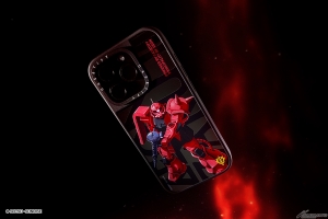ガンダム＆シャア専用ザクIIがモチーフのスマホケースやテック