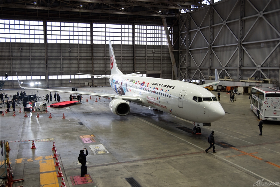 本日より国内線に就航！大阪・関西万博仕様「JALガンダムJET」プレス