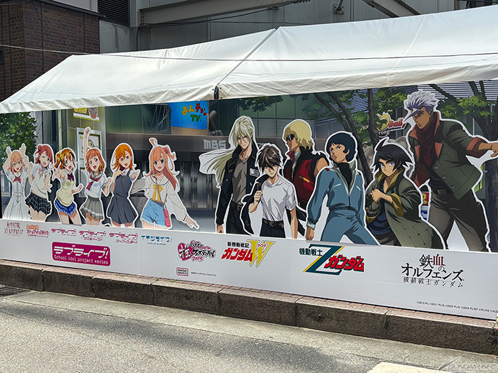 ガンダムシリーズ＆ラブライブ！シリーズ合同ビジュアル展示やスタンプ